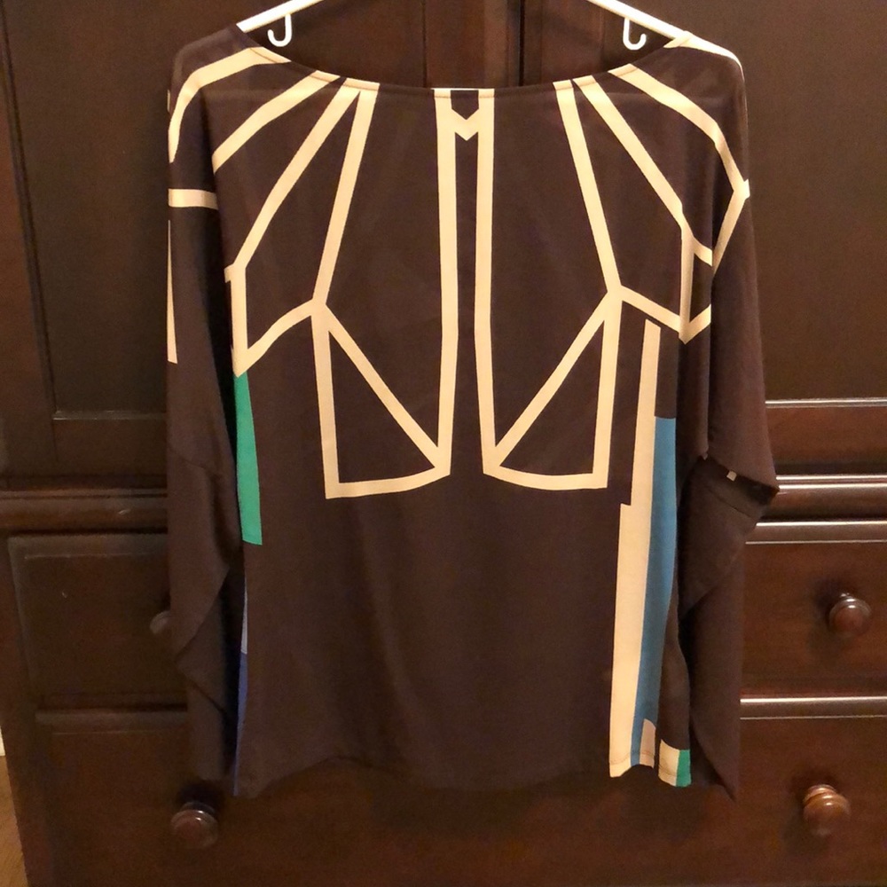 Flowy geometric print top
